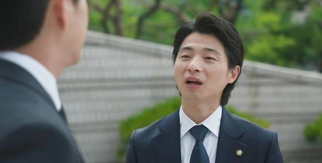 IMG_9625_20250412124315.jpg 다 같은 배우.....(feat.하이퍼나이프)