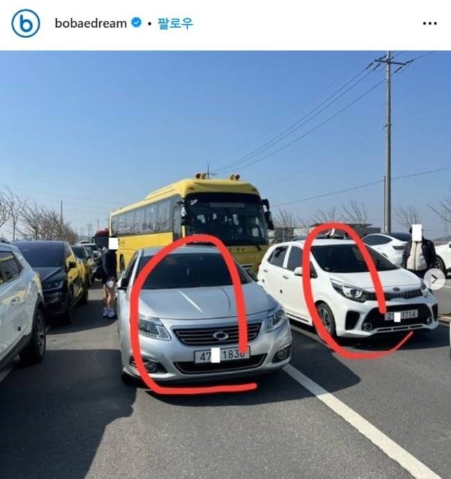 도로 한가운데 주차하고 마라톤 뛴 사람들