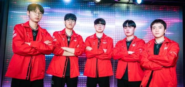 T1 선수들의 모습. 왼쪽부터 '도란' 최현준, '오너' 문현준, '페이커' 이상혁, '스매시' 신금재, '케리아' 류민석 (LCK 제공)