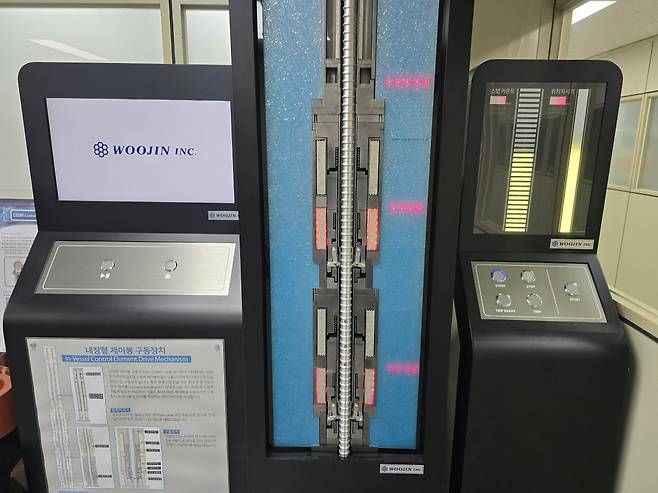 SMR(소형모듈원자로)용 내장형 제어봉 구동장치 데모 장치. 우진 제공