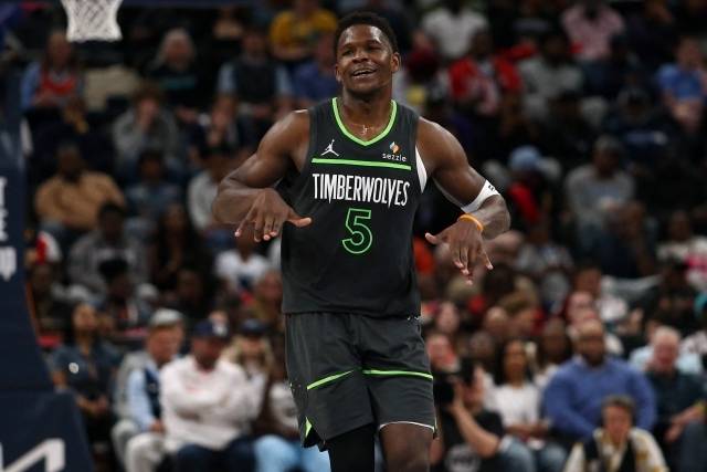 ‘스포츠 일러스트레이티드’는 “서부 컨퍼런스 플레이오프 경쟁이 치열한 가운데 미네소타는 앤서니 에드워즈의 44점 활약에 힘입어 멤피스를 꺾었다. 에드워즈는 폭발력 넘치는 득점력을 자랑했다. 멤피스전은 순위 경쟁에 있어 반드시 승리가 필요한 경기였고 프랜차이즈 스타의 이런 활약이 절실했다”고 설명했다. 사진=Petre Thomas=연합뉴스 제공