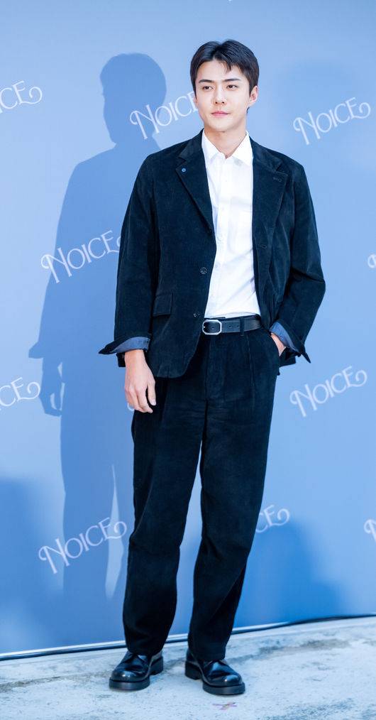 [OSEN=민경훈 기자]&nbsp;가수 엑소 세훈이 14일 오후 서울 성동구 성수동 한 매장에서 진행된 패션 브랜드 포토콜 행사에 참석했다.엑소 세훈이 포토월에서 포즈를 취하고 있다. 2023.09.14 /rumi@osen.co.kr