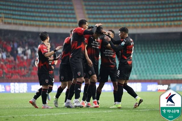 포항스틸러스의 골 세리머니. /사진=한국프로축구연맹 제공