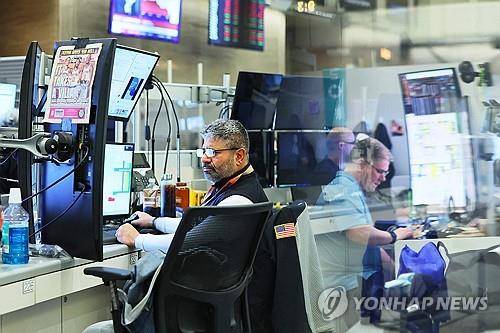 뉴욕증권거래소의 트레이더 [AFP 연합뉴스 자료사진. 재판매 및 DB 금지]