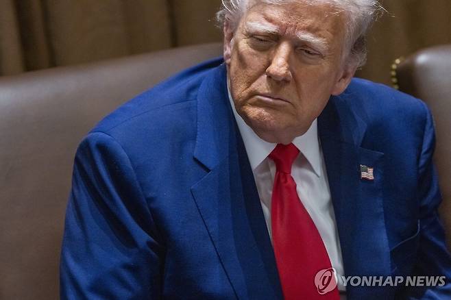 각료회의 참석한 트럼프 미국 대통령 [EPA 연합뉴스 자료사진. 재판매 및 DB 금지]