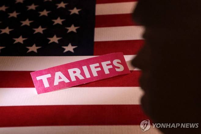 미국 트럼프 행정부의 관세 전쟁 일러스트  (로이터=연합뉴스)