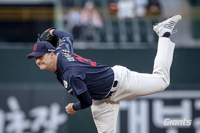 빗속에서 호투를 펼친 롯데 선발 데이비슨 [롯데 자이언츠 제공. 재판매 및 DB 금지]