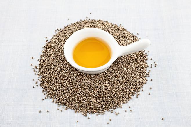 들깨로 만든 들기름은 피의 흐름을 원활하게 하고 몸속 염증을 완화하는 데 도움을 준다. [사진=게티이미지뱅크]