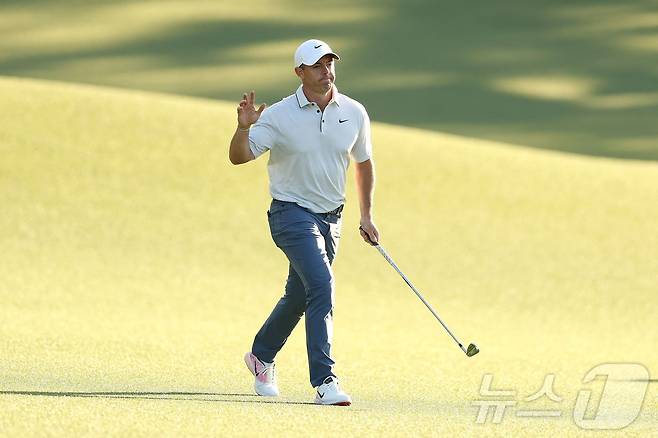 PGA 시즌 첫 메이저 대회인 마스터스 토너먼트 3라운드에서 선두로 도약한 로리 매킬로이. ⓒ AFP=뉴스1