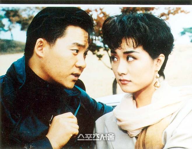 1993년 개봉한 영화 바람부는 날이면 압구정동에 가야한다 주인공 홍학표(왼쪽)와 엄정화. 사진 | 스포츠서울 DB
