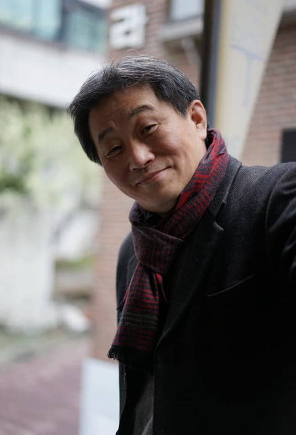 AI로 작업하는 이병호 작가.