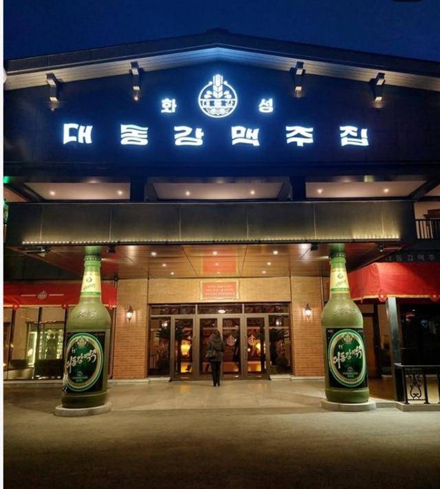 6일 평양에서 열린 평양국제마라톤대회를 계기로 소개된 화성지구 내 대동강맥주 가게. 고려투어스 인스타그램