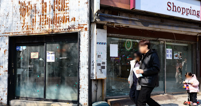 지난달 10일 서울 서대문구 이대입구역 인근 상가가 공실로 방치돼 있다. 뉴시스