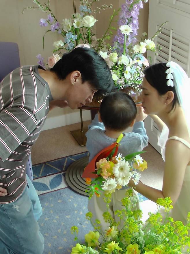 윤승아가 올린 결혼 10주년 사진. 인스타그램 캡처.