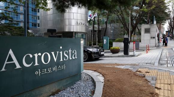 적막감 흐르는 윤 전 대통령 사저 - 윤석열 전 대통령이 사저로 복귀한지 사흘이 지난 13일 오전 서울 서초구 사저 주변에 적막감이 흐르고 있다. 2025.4.13 뉴시스