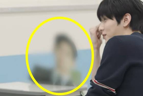 모자이크 처리된 배우 김수현 /사진=유튜브 채널 '픽시드' 영상 캡처