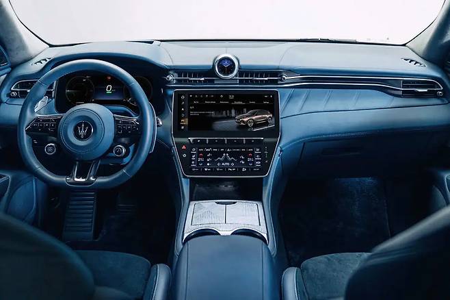 마세라티 그레칼레 죠르제띠 에디션 실내