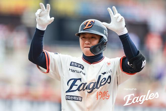 한화 이글스 외야수 이원석이 13일 대전 한화생명 볼파크에서 열린 2025 신한 SOL Bank KBO리그 키움 히어로즈와의 팀 간 3차전에 1번타자 겸 우익수로 선발출전, 2회말 결승타를 쳐냈다. 사진 한화 이글스