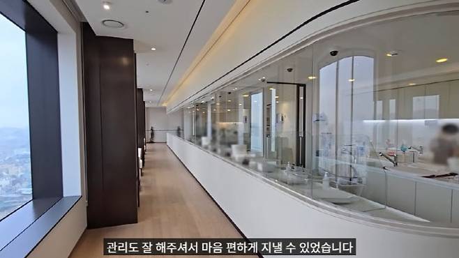 97만 유튜버가 2주에 1300만원에 달하는 산후조리원 후기를 공개해 많은 누리꾼들의 관심을 받았다. 사진은 지난 2일 유튜브 채널 ‘더들리’에 올라온 산후조리원 후기 영상 중 일부. 사진=유튜브 채널 더들리 캡처