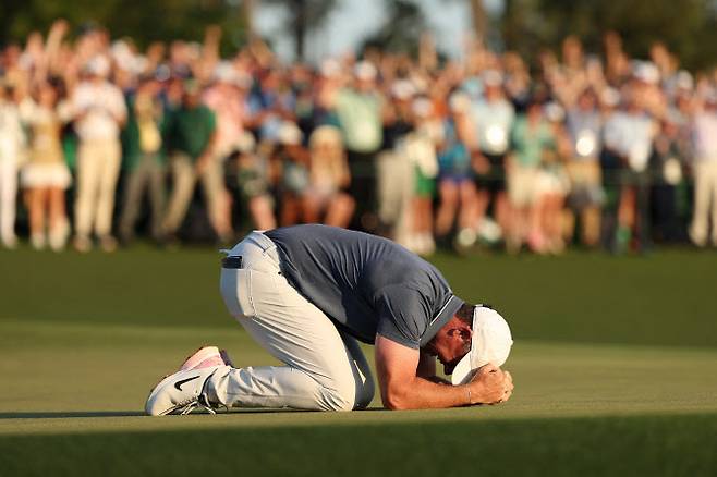 마스터스 우승을 확정한 뒤 오열하는 매킬로이.(사진=AFPBBNews)