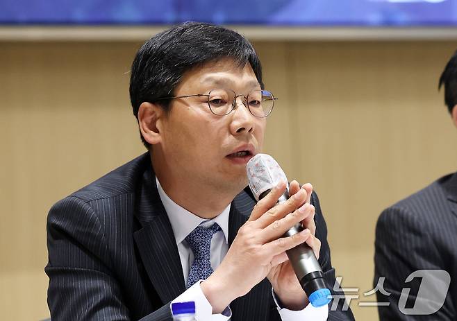 손호성 고려대학교 의무기획처장이 14일 서울 성북구 고려대학교 SK미래관 최종현홀에서 열린 개교 120주년 및 취임 2주년 총장 초청 기자간담회에서 취재진의 의대생 복귀 관련 질문에 답변하고 있다. 2025.4.14/뉴스1 ⓒ News1 박지혜 기자