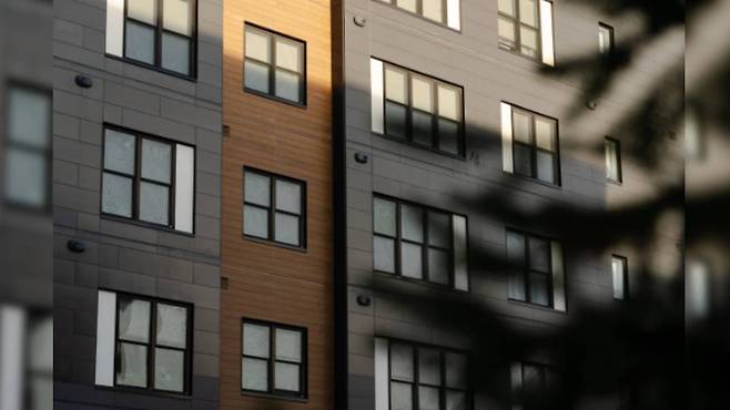 그 성매매 조직은 보스턴 외곽의 고급 아파트에서 운영되었다 / 월스트리트저널(WSJ) 보도화면 캡처