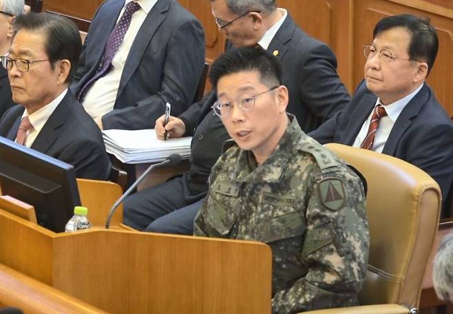 조성현 수도방위사령부 제1경비단장(대령)이 13일 서울 종로구 헌법재판소에서 열린 윤석열 대통령 탄핵 심판 8차 변론에서 증언하고 있다.  2025.2.13. 헌법재판소 제공