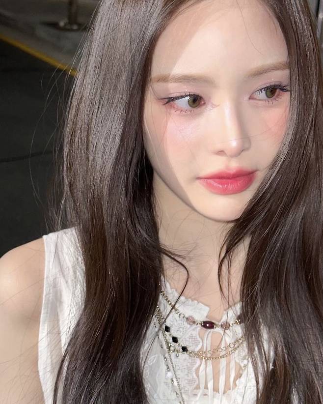 인스타그램 @izna_offcl