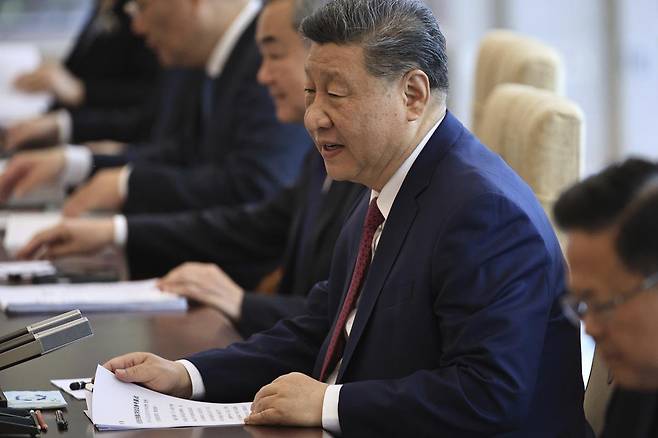 시진핑(習近平) 중국 국가주석이 11일(현지 시간) 베이징에서 발언하고 있다. 베이징=AP 뉴시스.