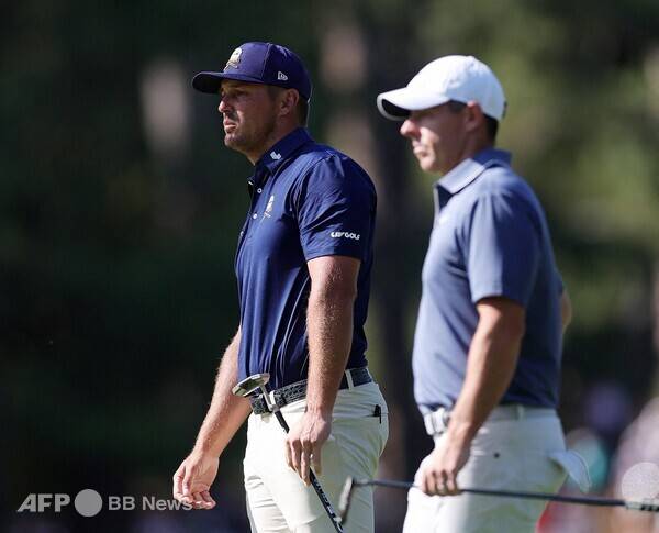 2025년 미국프로골프(PGA) 투어 메이저 대회 마스터스 토너먼트 최종라운드에서 로리 맥길로이와 챔피언조에서 우승 경쟁한 LIV 골프 소속의 브라이슨 디섐보. 사진제공=ⓒAFPBBNews = News1