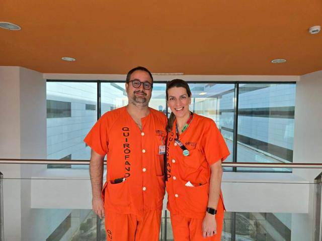 스페인 푸에르타 히에로 마하다혼다 대학병원에서 장기이식 코디네이터로 근무하는 데이비드 우루뉴엘라(왼쪽)와 마리나 페레즈 레돈도가 1일 병원에서 한국일보와 만나 인터뷰하고 있다. 마하다혼다(스페인)=신은별 특파원