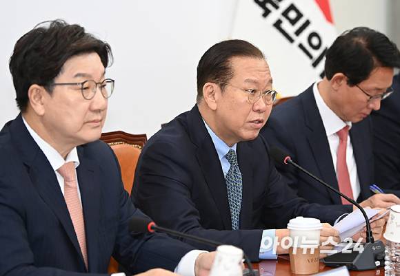 권영세 국민의힘 비상대책위원장이 10일 오전 서울  여의도 국회에서 열린 비상대책회의에서 발언하고 있다. [사진=곽영래 기자]