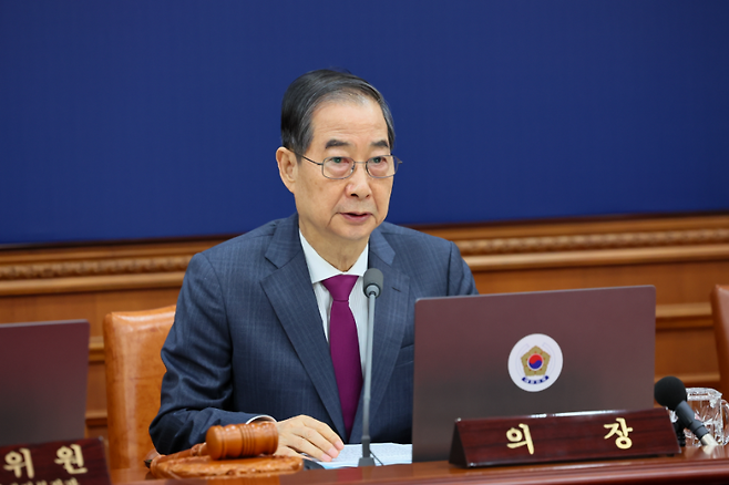 한덕수 대통령 권한대행 국무총리가 14일 세종대로 정부서울청사에서 열린 국무회의를 주재한 가운데, 모두발언을 하고 있다. (국무총리실)