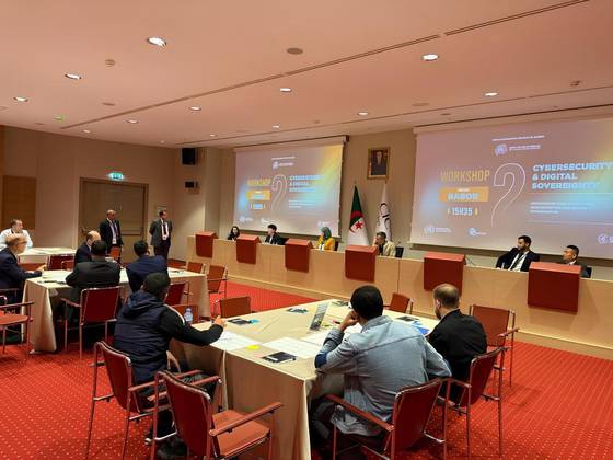 알제리 디지털 정부 전략 행사에서 토론 중인 SAS 김성현 대표