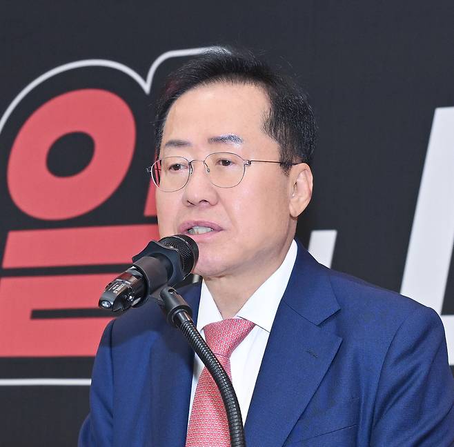 홍준표 전 대구시장이 지난 11일 대구시 산격청사에서 열린 자신의 퇴임식에서 발언하고 있다. 대구시 제공