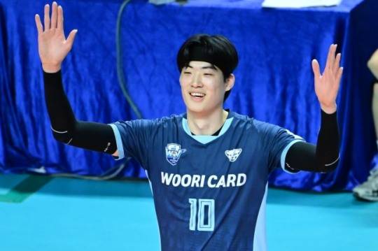 우리카드와 계약한 FA 미들블로커 박준혁