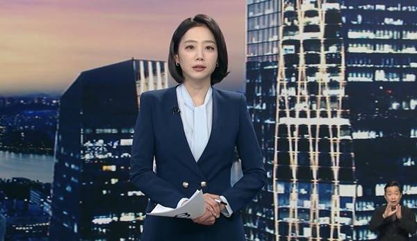 ▲정유미 앵커는 지난 13일 8뉴스 진행을 끝으로 하차했다. 지난 13일 주말 8뉴스 클로징멘트에서 하차 소감을 전하는 정유미 앵커. 사진=SBS 8뉴스 보도화면 갈무리.