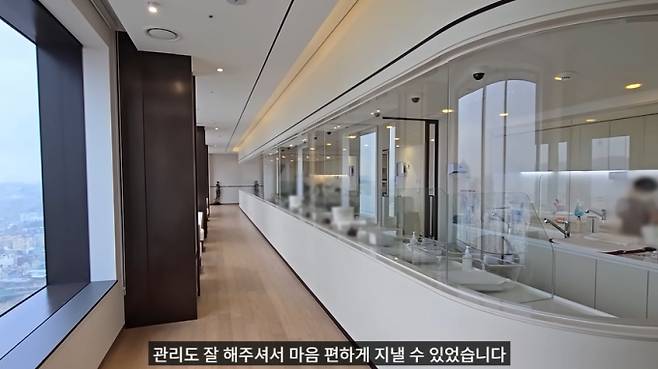 97만 유튜버가 2주에 1300만원에 달하는 산후조리원 후기를 공개해 많은 누리꾼들의 관심을 받았다. 사진은 지난 2일 유튜브 채널 '더들리'에 올라온 산후조리원 후기 영상 중 일부. /사진=유튜브 채널 더들리 캡처