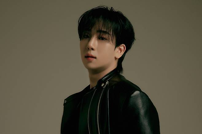 지난 4일 오후 서울 강남구의 한 카페에서 미니 1집 '원' 라운드 인터뷰를 연 가수 최수호. 포고엔터테인먼트 제공