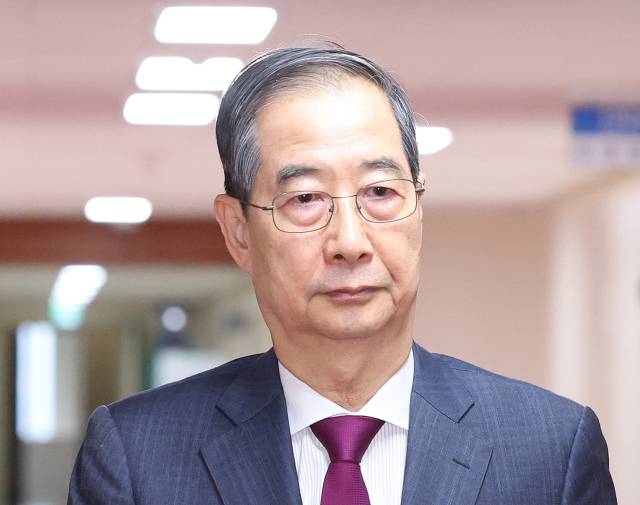 ▲한덕수 대통령 권한대행 국무총리가 14일 정부서울청사에서 국무회의에 입장하고 있다. ⓒ연합뉴스