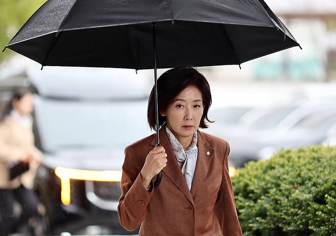 대선 출마를 선언한 국민의힘 나경원 의원이 4월14일 서울남부지법에서 열린 패스트트랙 속행 공판에 출석하고 있다. ⓒ연합뉴스