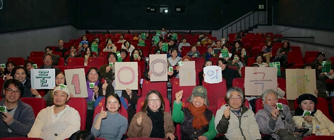 제목 : 풀상영시간 : 89분  청소년관람불가, 감독 : 이수정, 출연 : 권용현, 천호균, 보리, 이명현, 강병석, 빌스택스, 김도, 배급 : 미디어나무㈜ 제작·공동배급 : 생의 한가운데