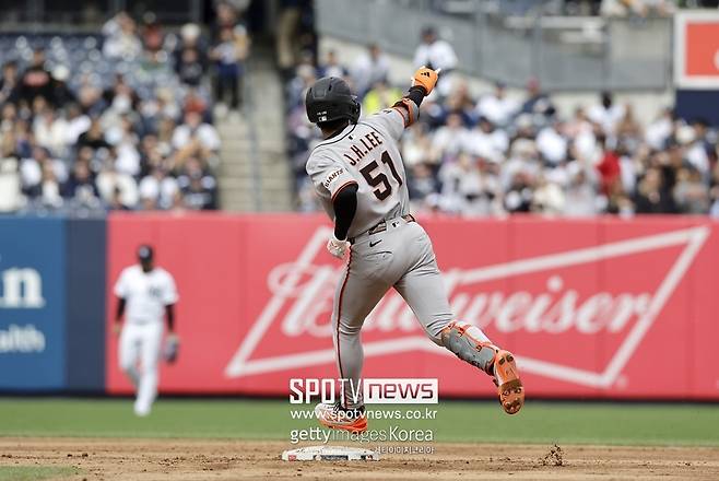 ▲ 이정후가 한 경기 두 개의 홈런을 때렸다.