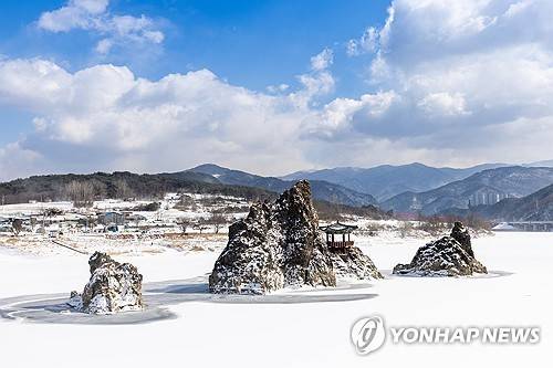 겨울옷 갈아입은 도담삼봉 [연합뉴스 자료사진]
