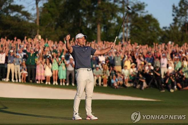 연장전 승리 후 기뻐하는 매킬로이 [게티이미지/AFP=연합뉴스]