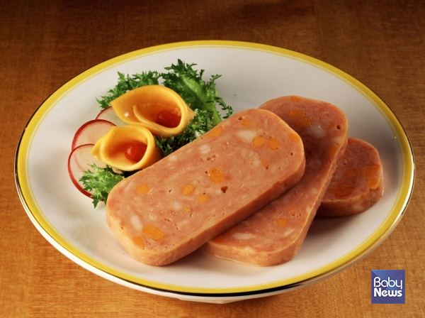 식물성 대체육 제품 간 단백질 함량이 최대 3배 차이가 나는 것으로 나타났다. 나트륨 함량은 육류수준과 비슷했고, 영양성분은 실제 측정값과 표시량이 허용오차 범위를 벗어났다. ⓒ베이비뉴스