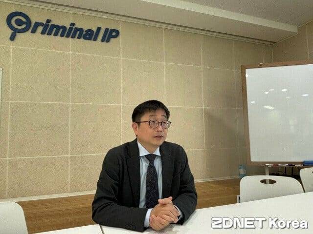 김휘강 고려대 정보보호대학원 교수가 11일 서울 성동구 AI스페라 사무실에서 지디넷코리아와 인터뷰하고 있다.(사진=유혜진 기자)