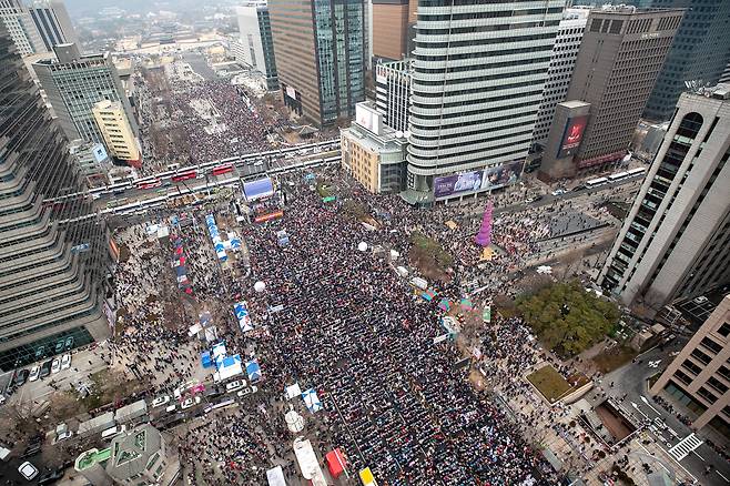 지난 3월 1일 서울 세종대로 일대에서 열린 윤석열 대통령에 대한 탄핵 반대 집회 모습. /장련성 기자