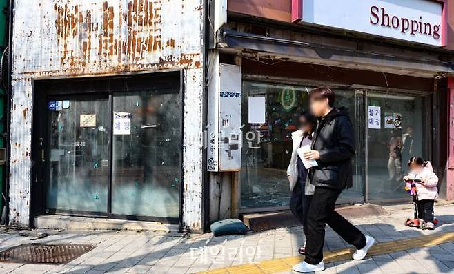 지난달 10일 서울 서대문구 이대입구역 인근 상가가 공실로 방치돼 있다.ⓒ뉴시스