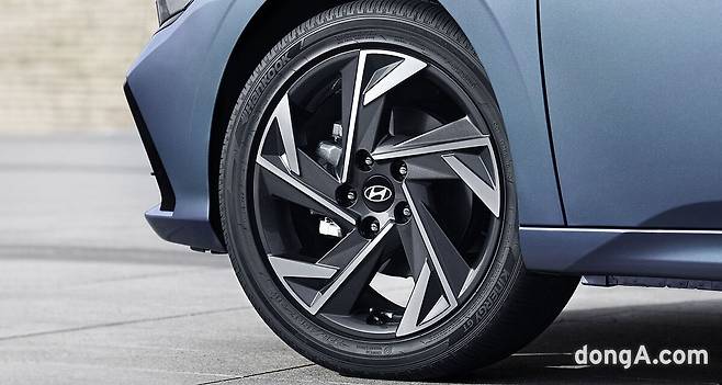 현대차 아반떼 17인치 휠